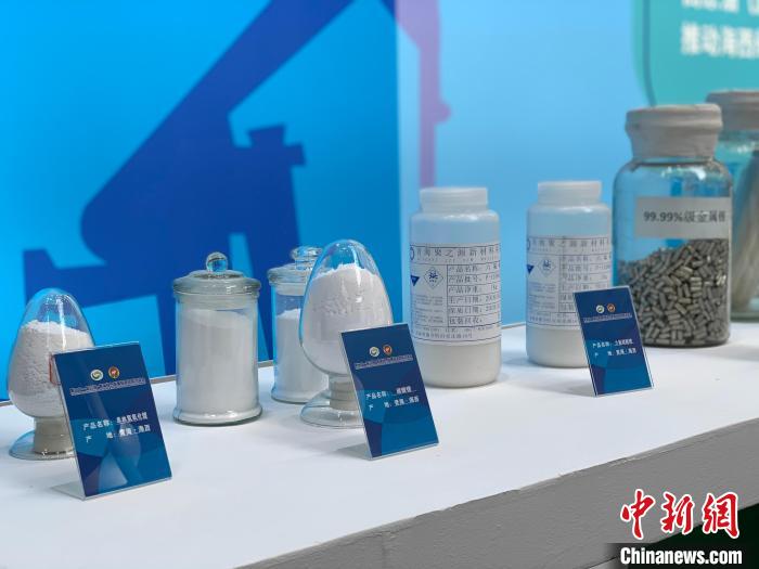 圖為海西州產(chǎn)出的鹽湖化工產(chǎn)品?！O睿 攝