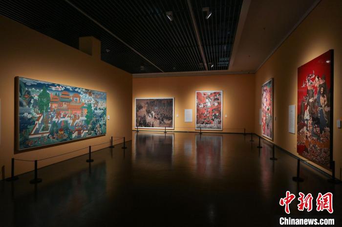 “開(kāi)天辟地——中華創(chuàng)世神話文藝創(chuàng)作與文化傳播工程”成果展。　中華藝術(shù)宮(上海美術(shù)館) 攝