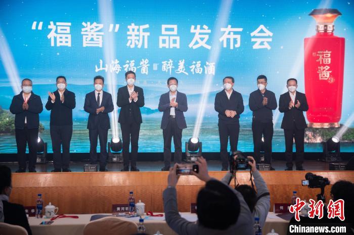 圖為福醬新品發(fā)布儀式?！±钅宪?攝
